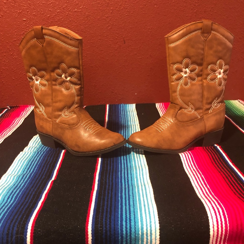 Girls cowgirl boots size 2